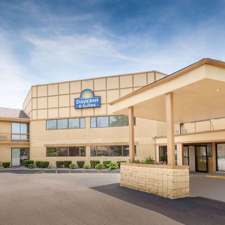 Days Inn & Suites By Wyndham Madison Heights Mi Buitenkant foto