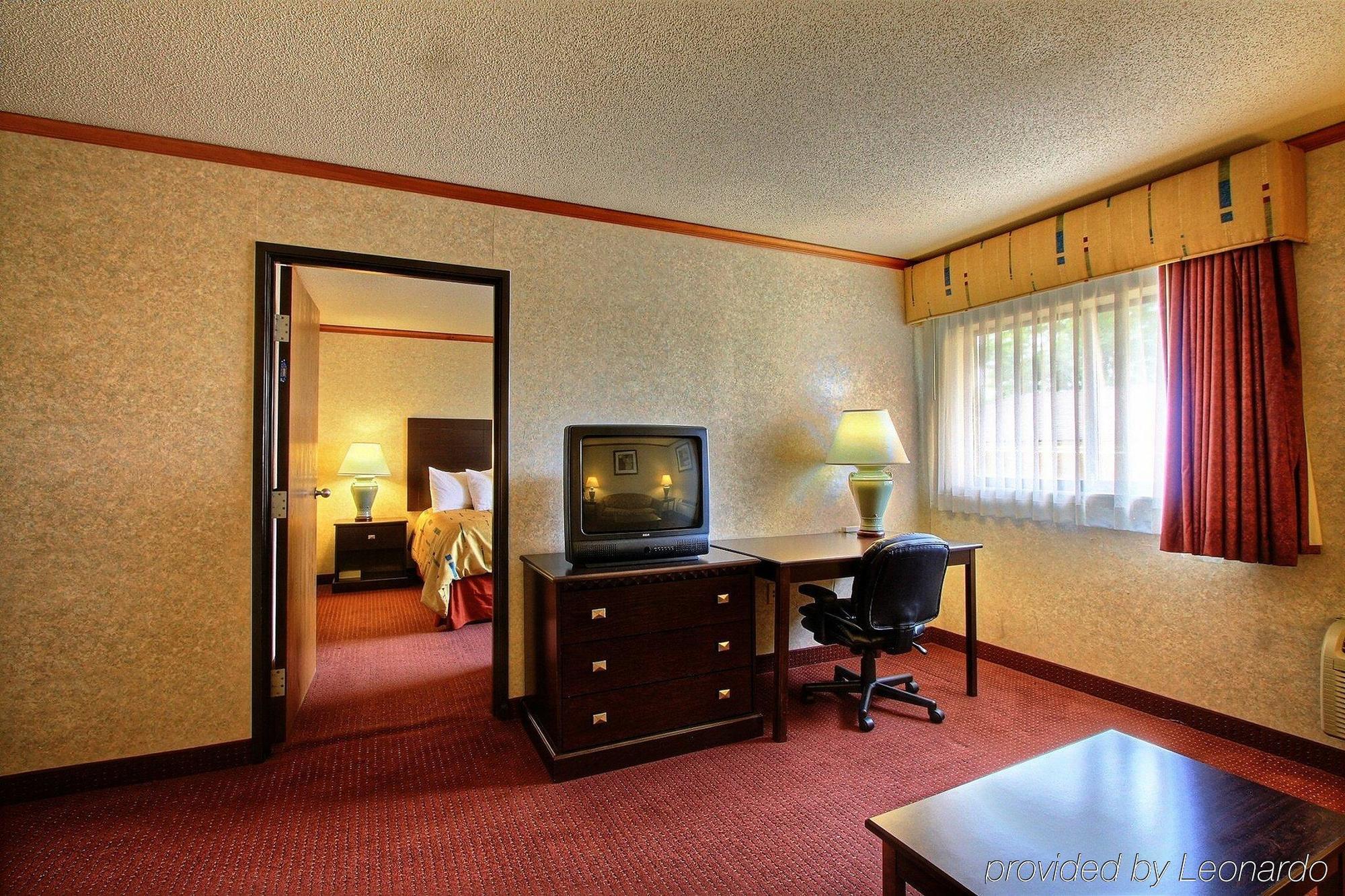 Days Inn & Suites By Wyndham Madison Heights Mi Kamer foto