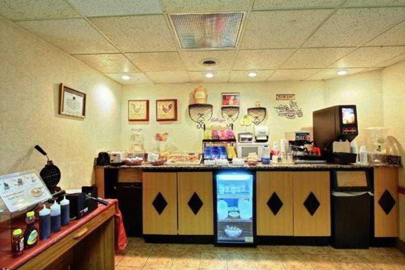 Days Inn & Suites By Wyndham Madison Heights Mi Buitenkant foto