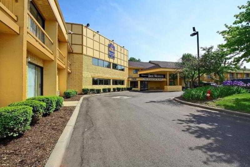 Days Inn & Suites By Wyndham Madison Heights Mi Buitenkant foto