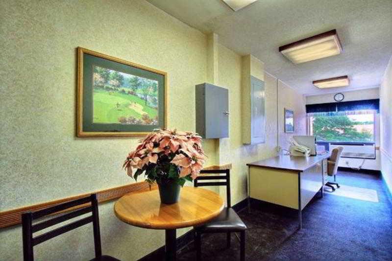 Days Inn & Suites By Wyndham Madison Heights Mi Buitenkant foto