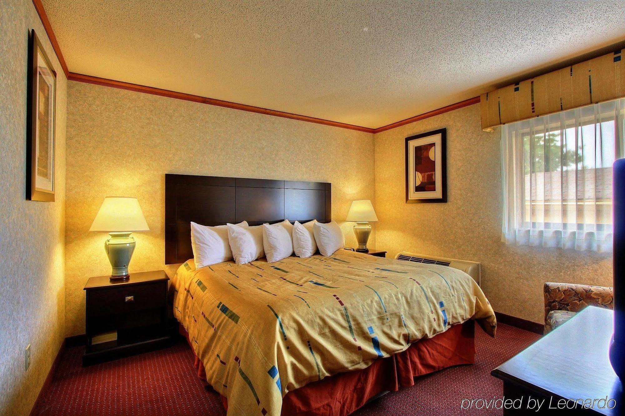 Days Inn & Suites By Wyndham Madison Heights Mi Kamer foto